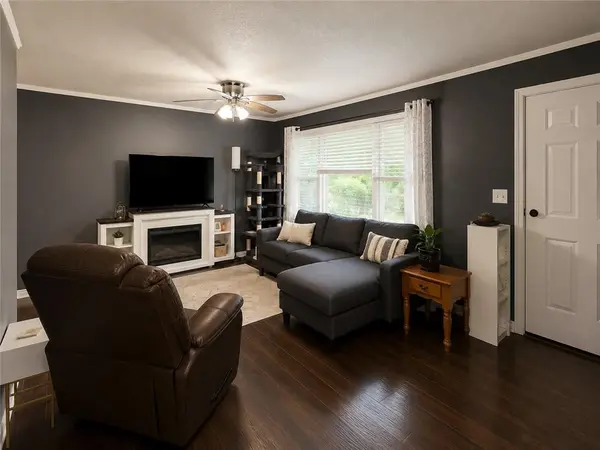 3904 NE 52nd TER, Kansas City, MO 64119