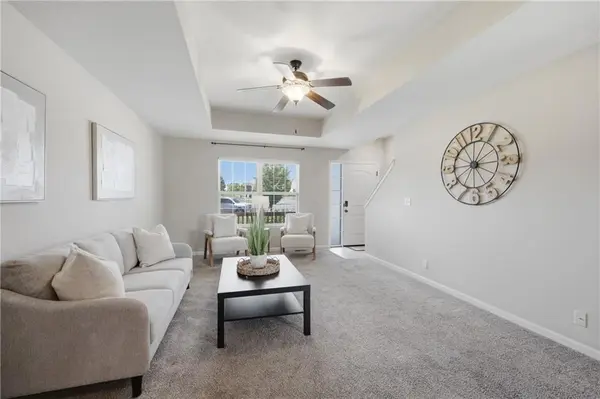 408 Sunflower DR, Raymore, MO 64083