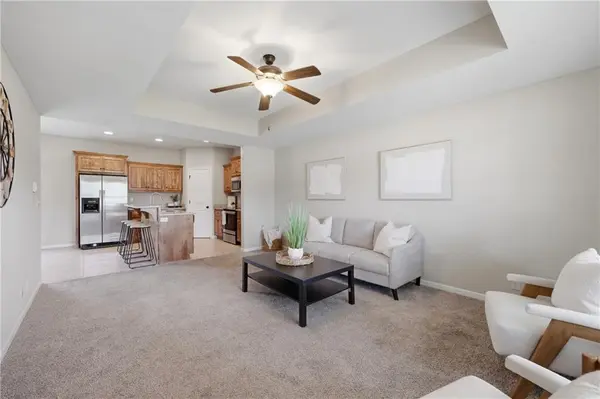 408 Sunflower DR, Raymore, MO 64083