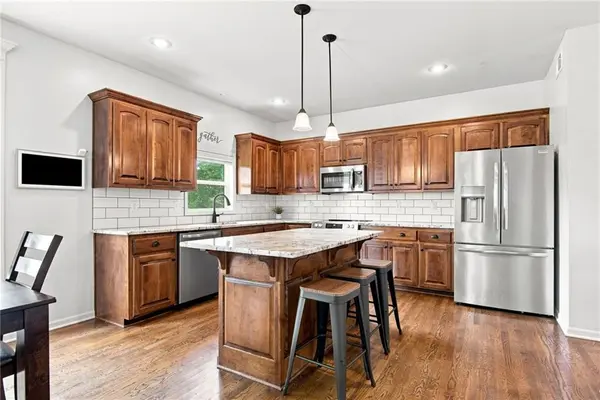 16584 S Lind RD, Olathe, KS 66062