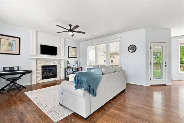 16584 S Lind RD, Olathe, KS 66062