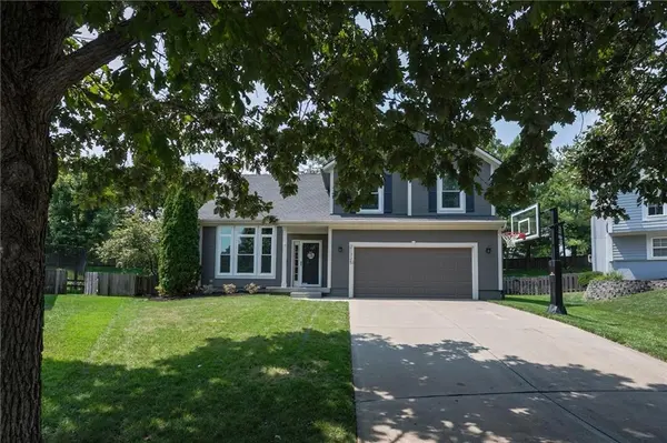 21325 W 120th TER, Olathe, KS 66061