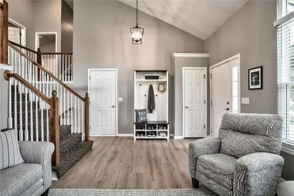 21325 W 120th TER, Olathe, KS 66061