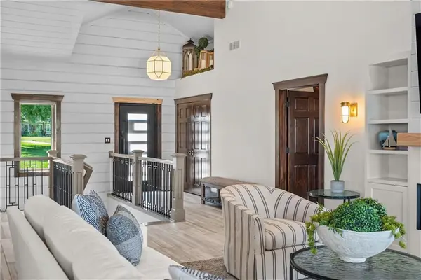 1647 NE Ozark DR, Lee's Summit, MO 64086