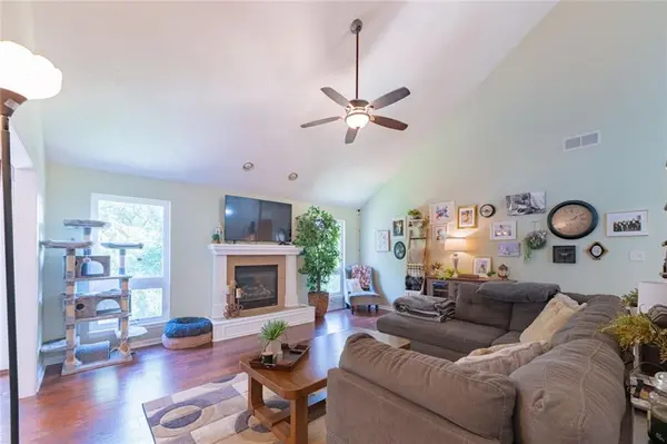 1517 DUNCAN DR, Liberty, MO 64068