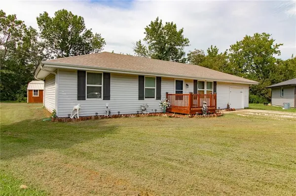 310 Renee LN, Garden City, MO 64747