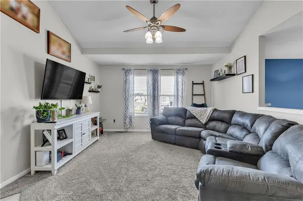 2210 Meadow TRL, St Joseph, MO 64503