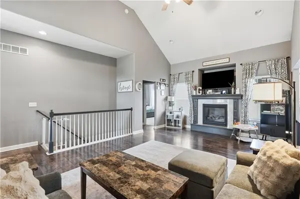 16906 Tucker CT, Basehor, KS 66007