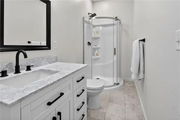 2015 S Lees Summit RD, Independence, MO 64050