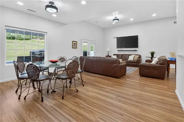 2015 S Lees Summit RD, Independence, MO 64050