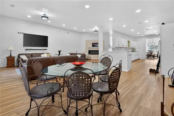 2015 S Lees Summit RD, Independence, MO 64050