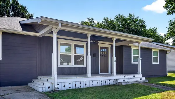 1811 Richards RD, Fort Scott, KS 66701