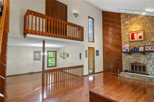 3144 Lakeview CIR, Leavenworth, KS 66048