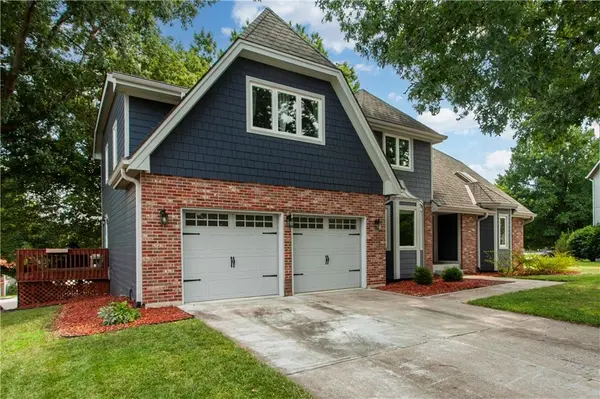 4401 NE Hoit DR, Lee's Summit, MO 64064