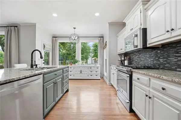 5120 W 158th ST, Overland Park, KS 66224