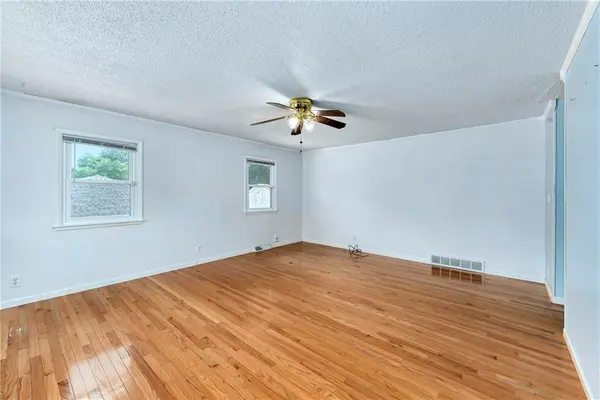1425 Western ST, Leavenworth, KS 66048