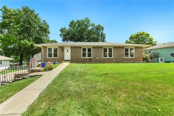 1425 Western ST, Leavenworth, KS 66048