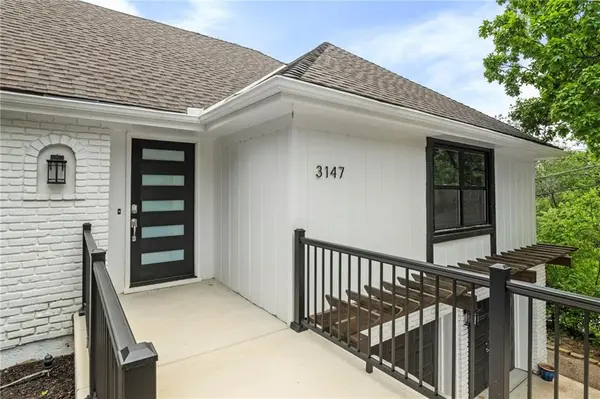 3147 Black Swan DR, Shawnee, KS 66216