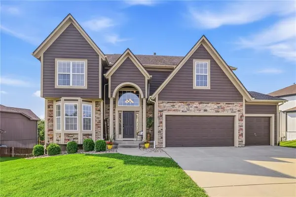 2221 SW Hawk View RD, Lee's Summit, MO 64082