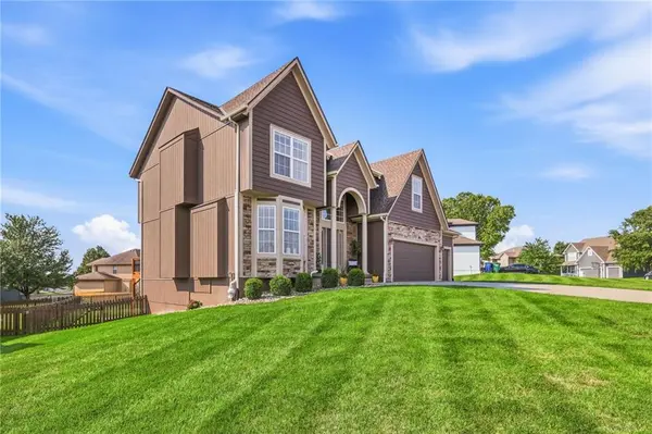 2221 SW Hawk View RD, Lee's Summit, MO 64082