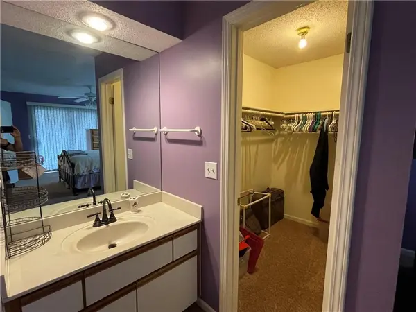 8929 W 106 TER, Overland Park, KS 66212