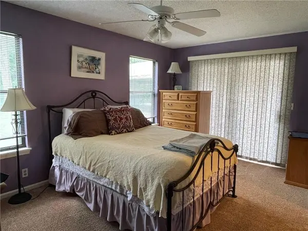 8929 W 106 TER, Overland Park, KS 66212