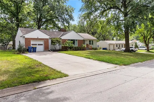 5627 Russell ST, Mission, KS 66202