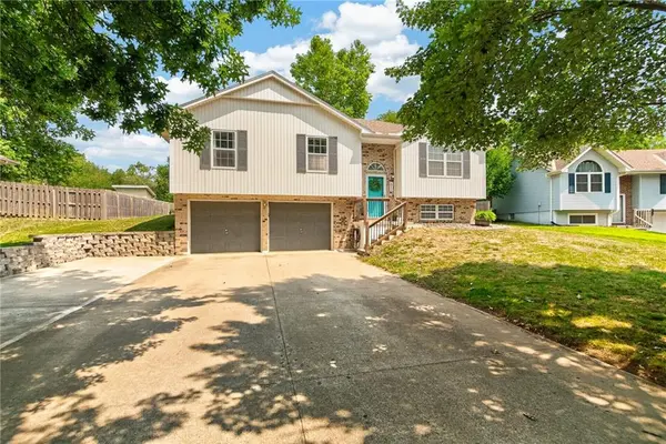 511 Quail Creek DR, Odessa, MO 64076