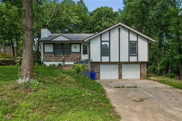 6708 N Broadway ST, Kansas City, MO 64118