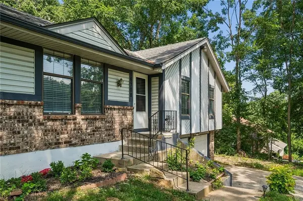 6708 N Broadway ST, Kansas City, MO 64118