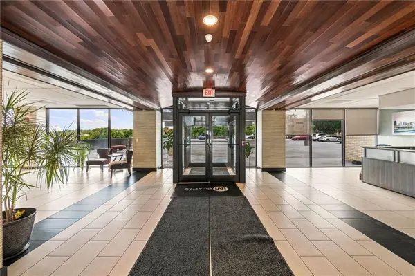 700 E 8th ST #5B, Kansas City, MO 64106