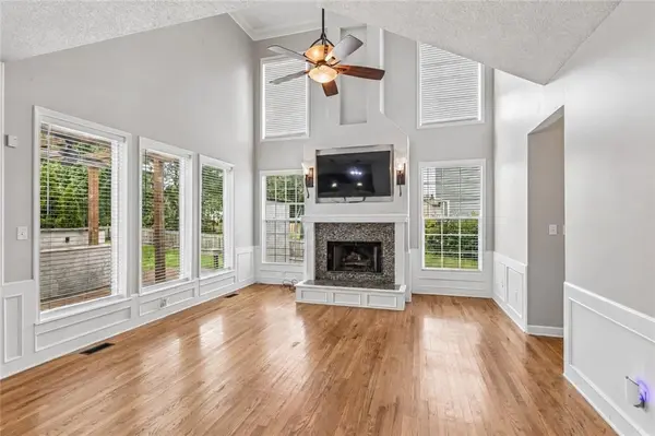 8925 W 132nd TER, Overland Park, KS 66213