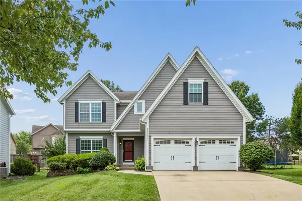 8925 W 132nd TER, Overland Park, KS 66213