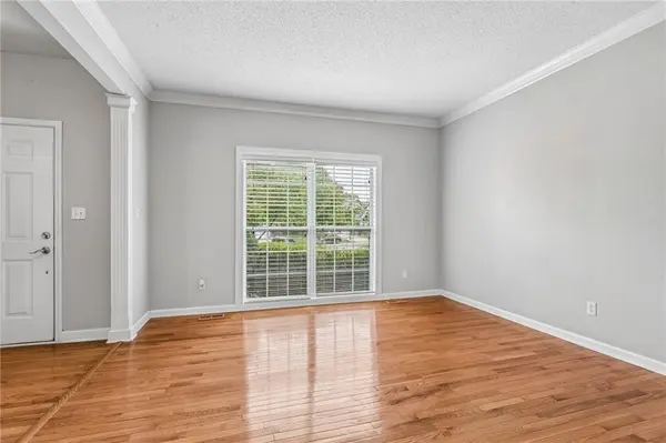 8925 W 132nd TER, Overland Park, KS 66213