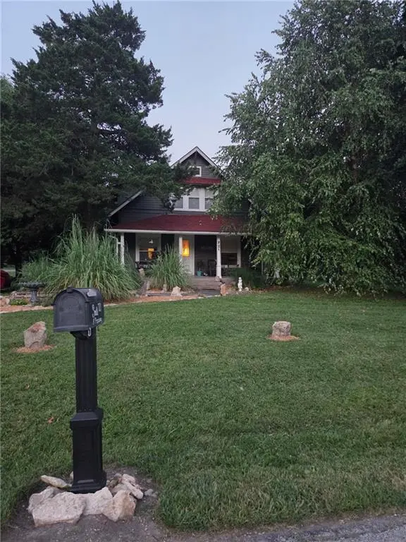721 N Broadway ST, La Cygne, KS 66040