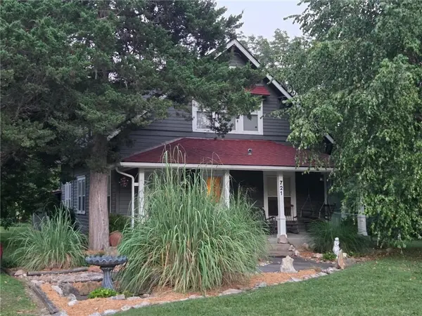 721 N Broadway ST, La Cygne, KS 66040