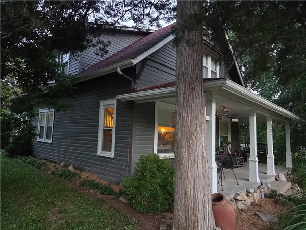 721 N Broadway ST, La Cygne, KS 66040