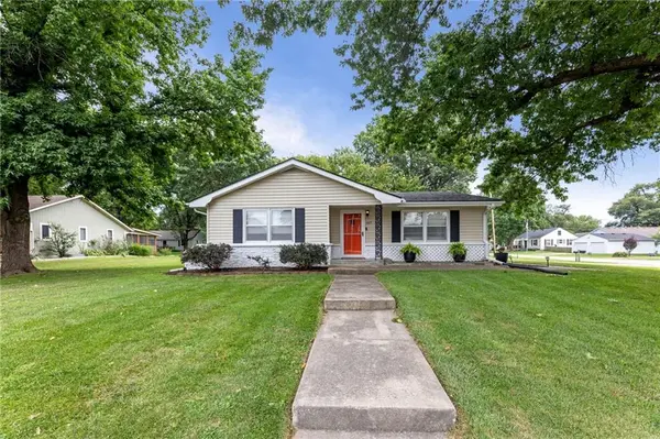 607 S Elm ST, Louisburg, KS 66053