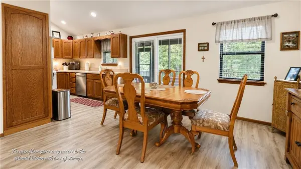 26019 Sharon LN, Warsaw, MO 65355