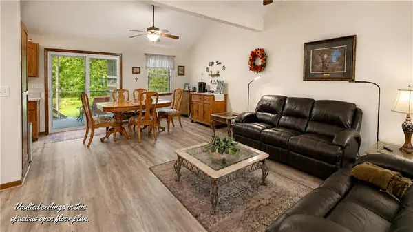 26019 Sharon LN, Warsaw, MO 65355