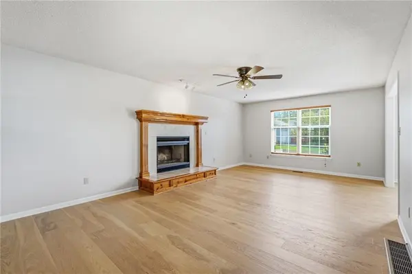 625 SE Shiloh DR, Lee's Summit, MO 64063