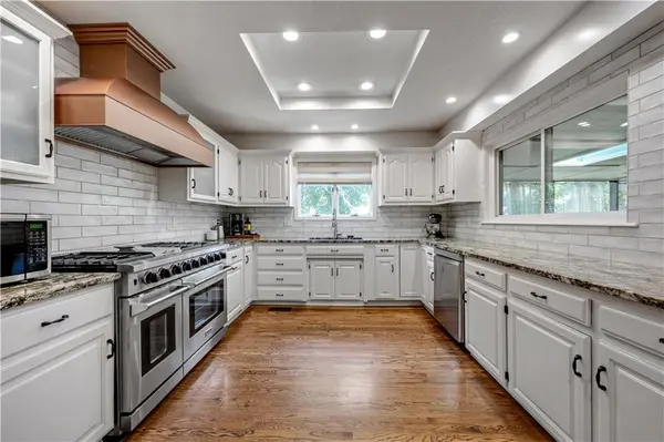 11509 Carter ST, Overland Park, KS 66210