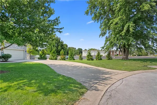 15514 S HUNTER ST, Olathe, KS 66062