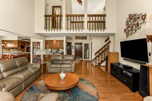 3001 W 121st TER, Leawood, KS 66209