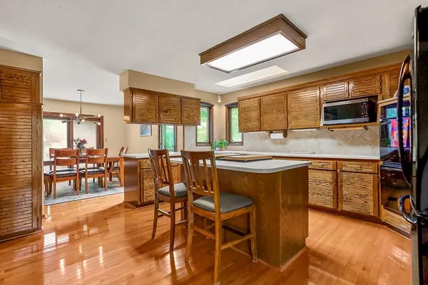 3001 W 121st TER, Leawood, KS 66209