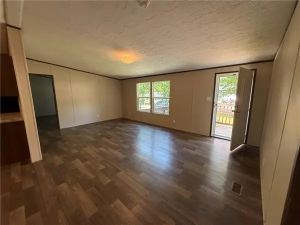 14 Live Oak CT, Linn Valley, KS 66040