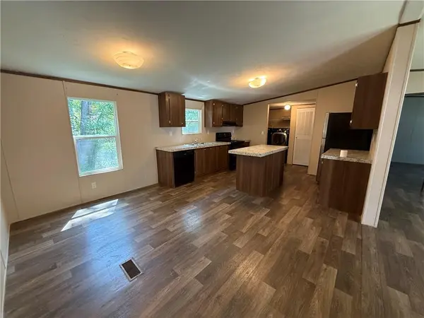 14 Live Oak CT, Linn Valley, KS 66040