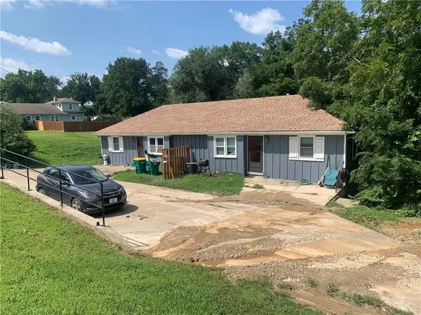2440 S 53RD LN, Kansas City, KS 66106