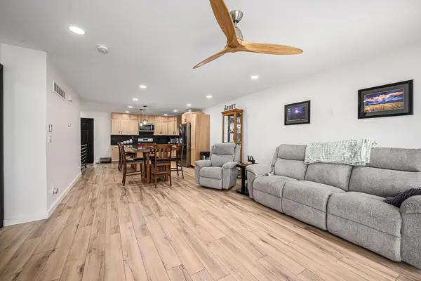 2035 Rock Creek CT, Tonganoxie, KS 66086
