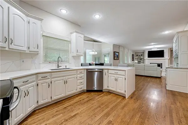 8001 W 130th ST, Overland Park, KS 66213